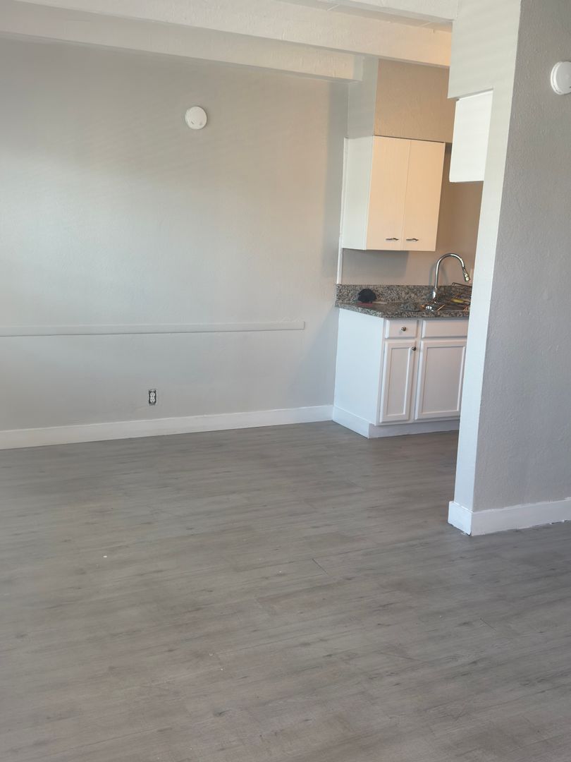 Las Vegas Apartment: 216 W Philadelphia Ave