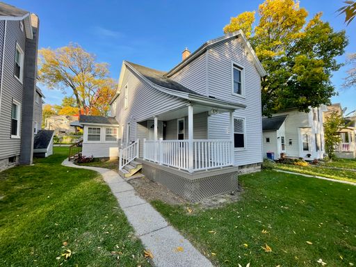 One Bedroom Apartment in Northeast Grand Rapids – photo 1