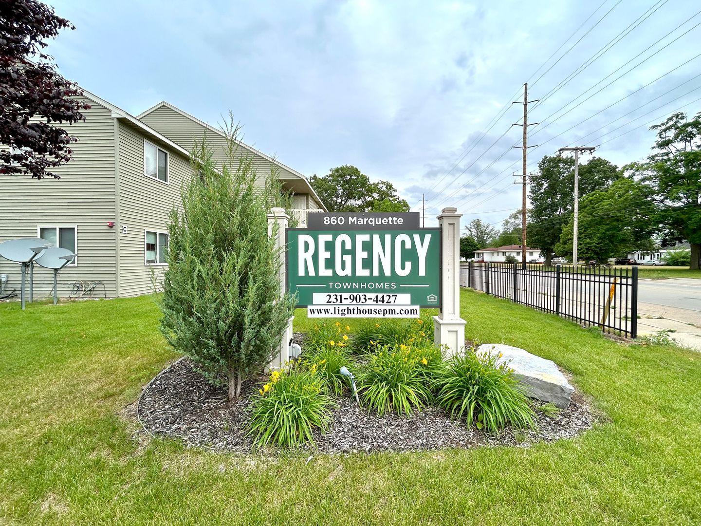 Muskegon Apartment: 860 Marquette Ave