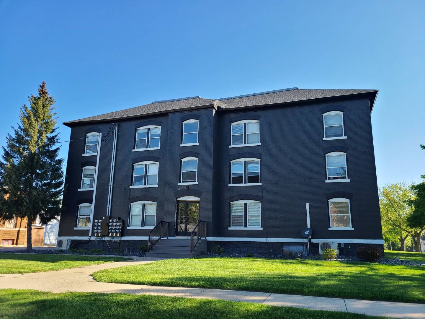 St. Joseph Apartment: 917 Pearl Street