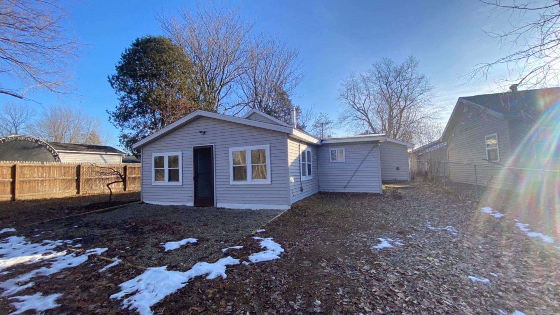 Lake Odessa House: 7755 N Woodland Rd