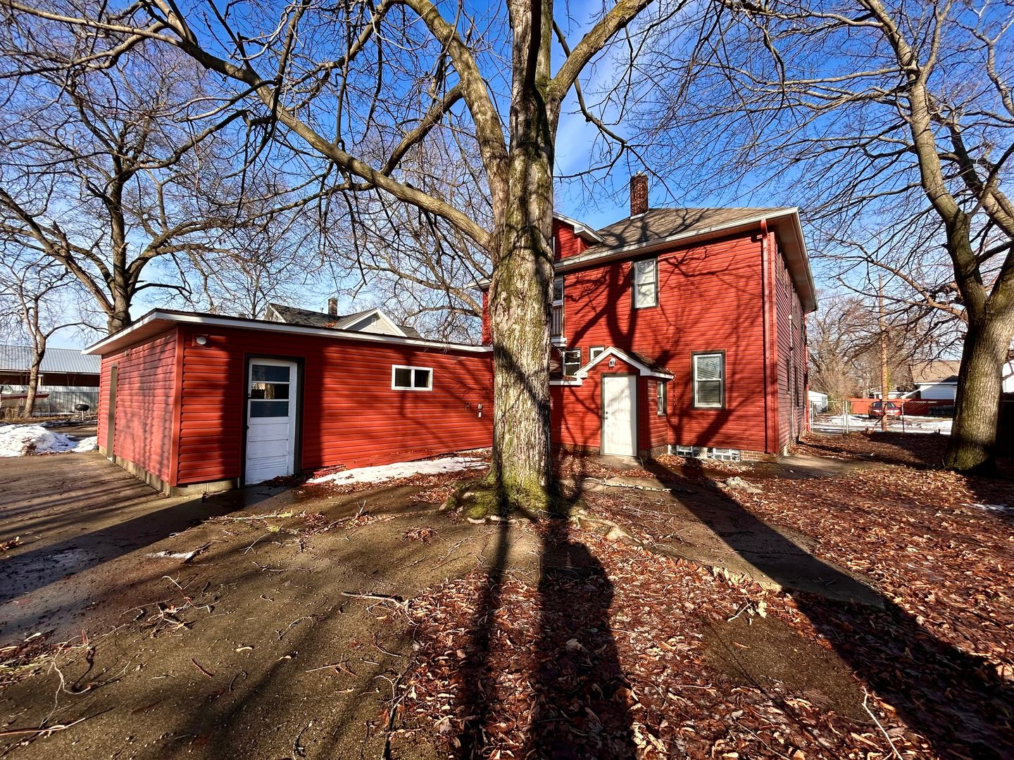 Muskegon Apartment: 297 W Larch Ave