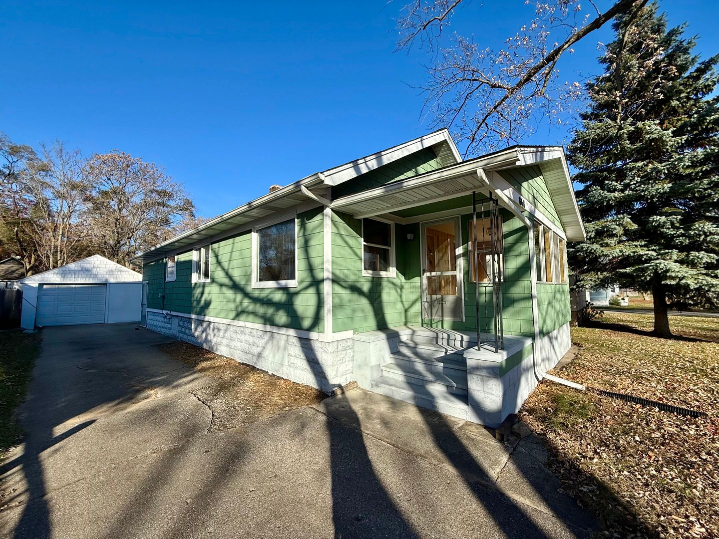 Muskegon House: 868 E Dale Ave