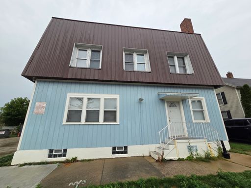 Updated 2-Bed, 1-Bath Downtown Apartment in South Haven – photo 1