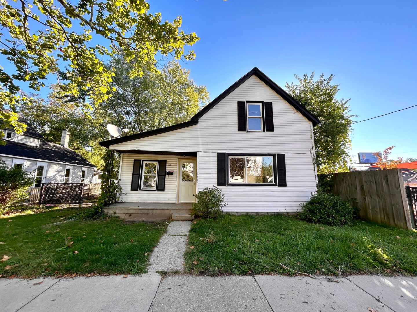 Grand Rapids House: 1216 NW Quarry NW