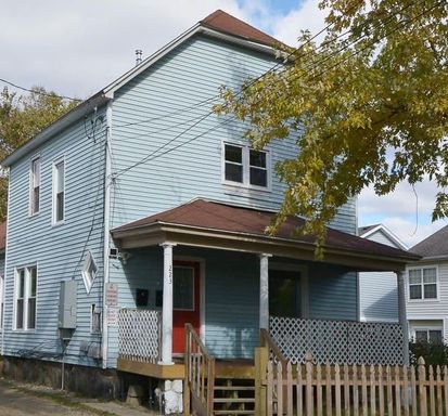 Upstairs 1 Bedroom Apartment