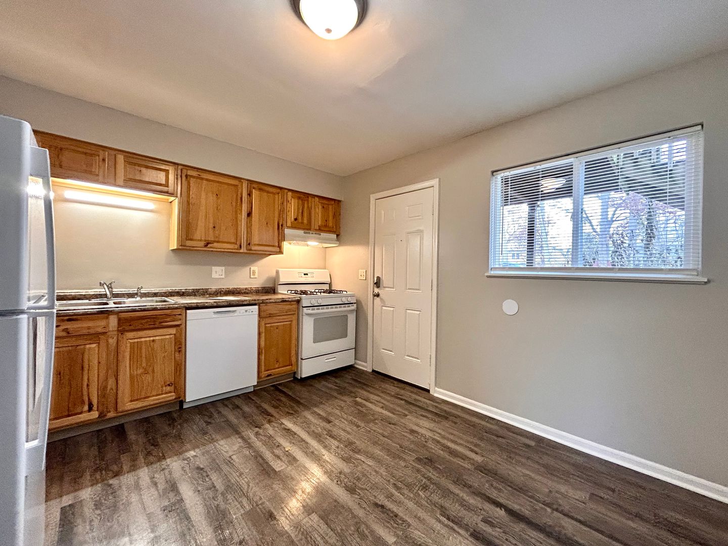 Wyoming Apartment: 1921 Farragut St SW