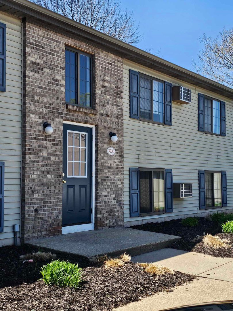 Grandville Apartment: 3924 Kenowa Ave