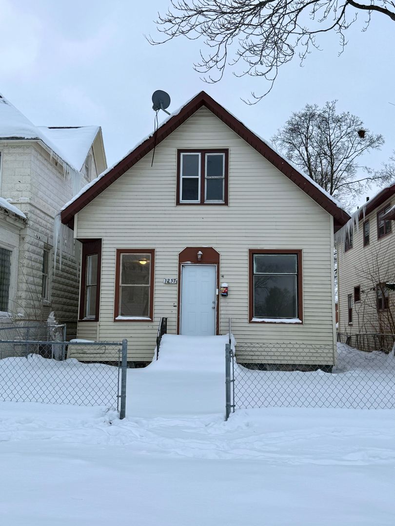 Muskegon House: 1257 3rd St