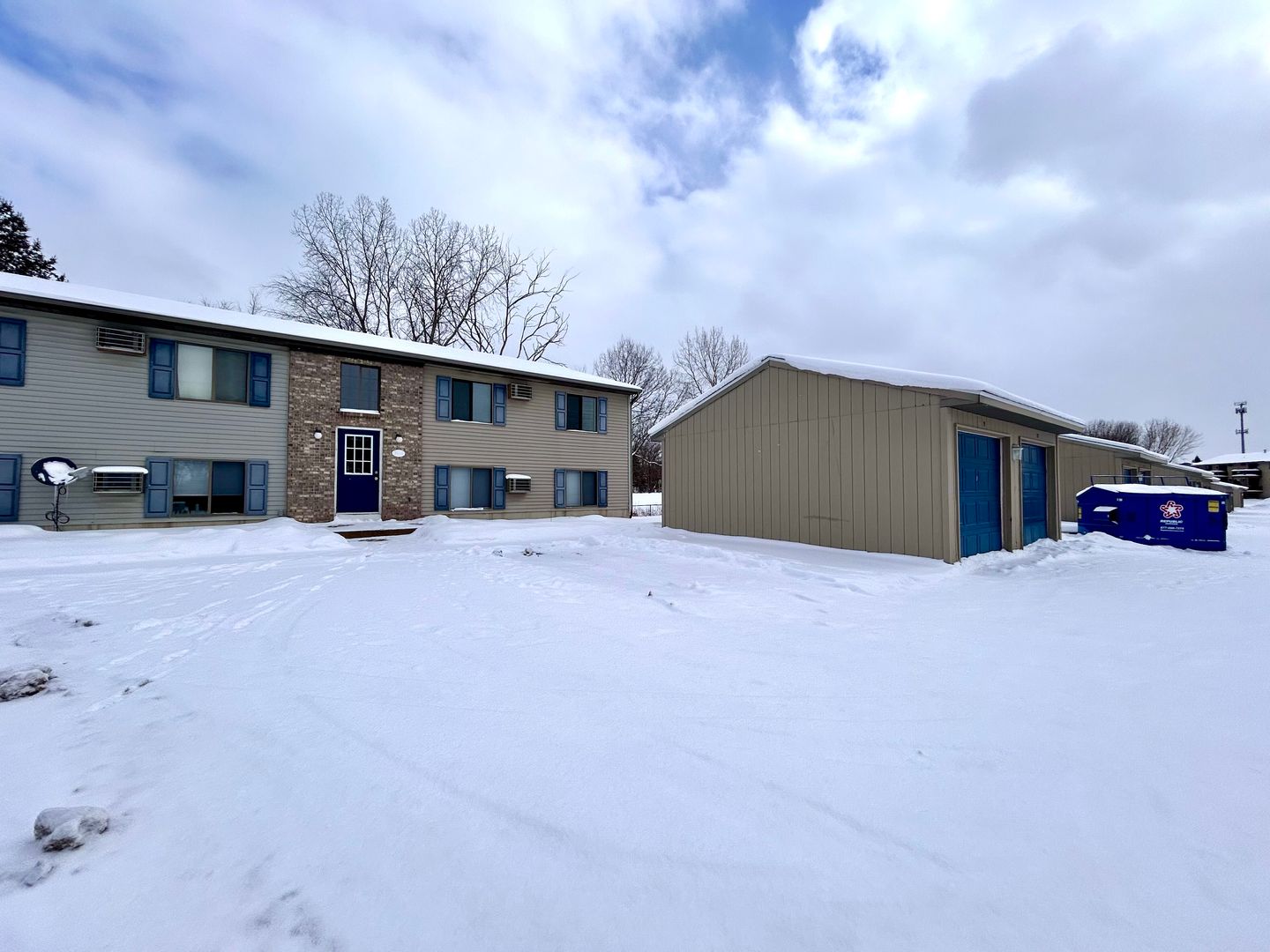 Grandville Apartment: 3924 Kenowa Ave