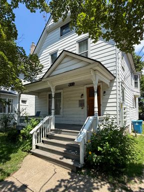 Two Bedroom Apartment in Downtown Kalamazoo – photo 1