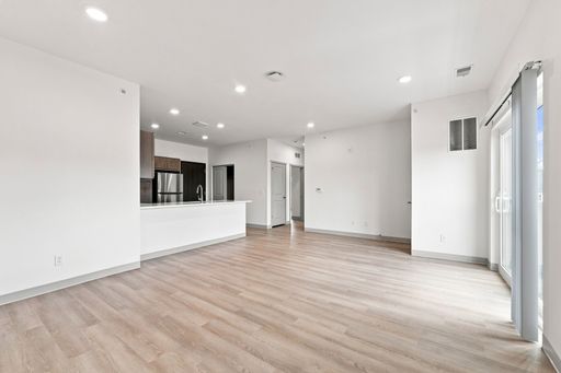 Two Bedroom Apartment at Riverbend Flats – photo 1