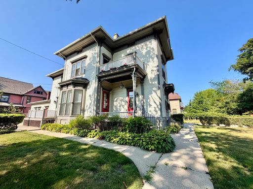 Stunning 2 Bedroom Heritage Hill Apartment! – photo 1
