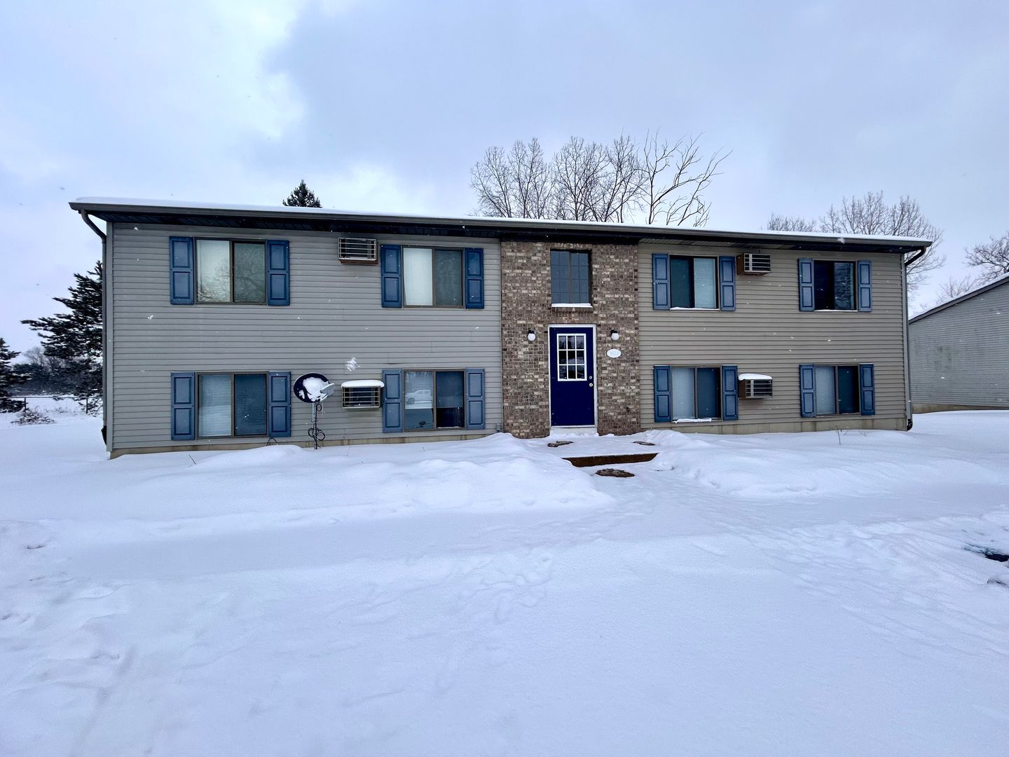 Grandville Apartment: 3924 Kenowa Ave