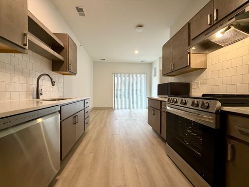 Studio/One Bedroom Apartment at Riverbend Flats – photo 1