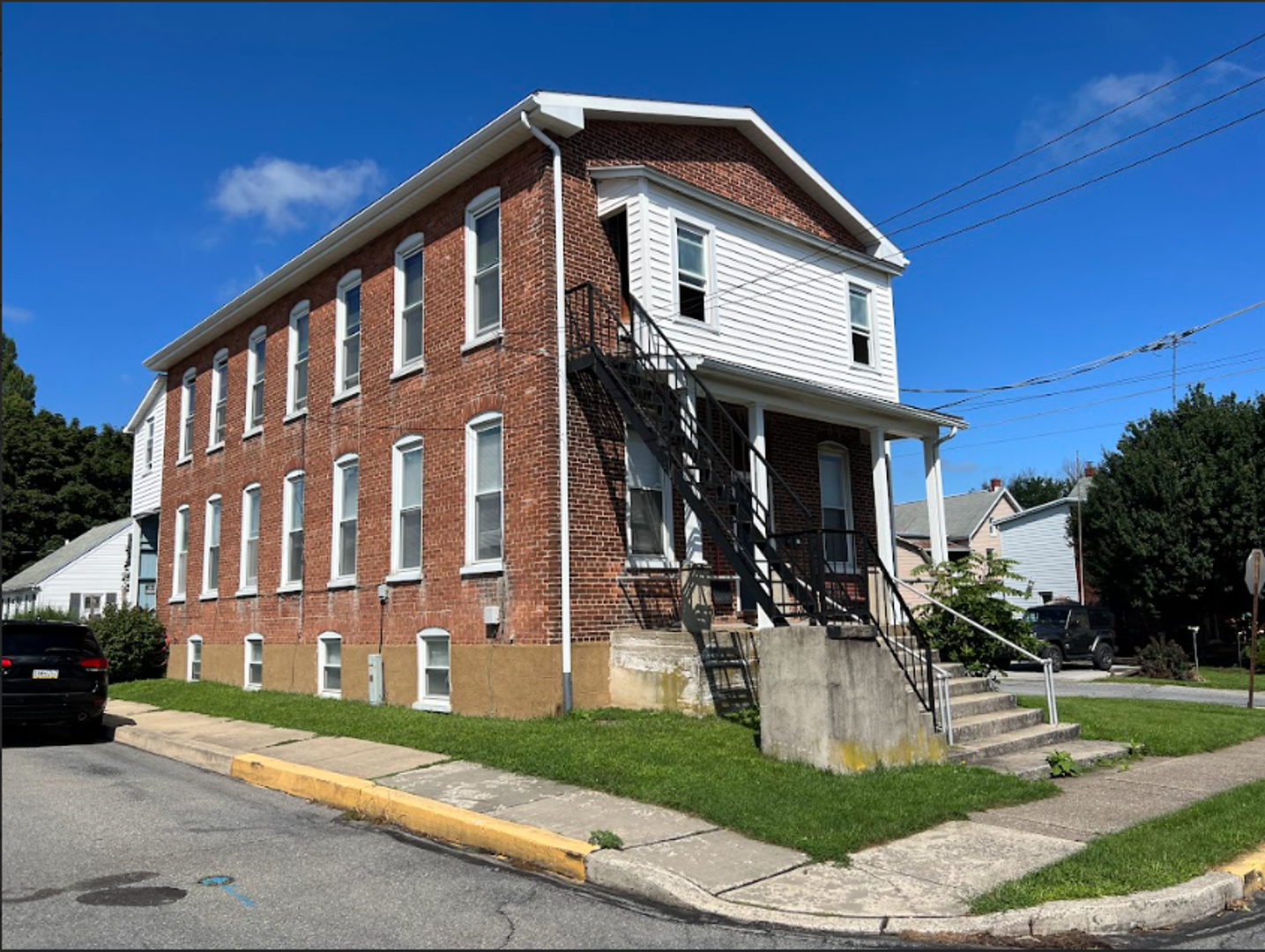 Topton Apartment: 14 S Haas St