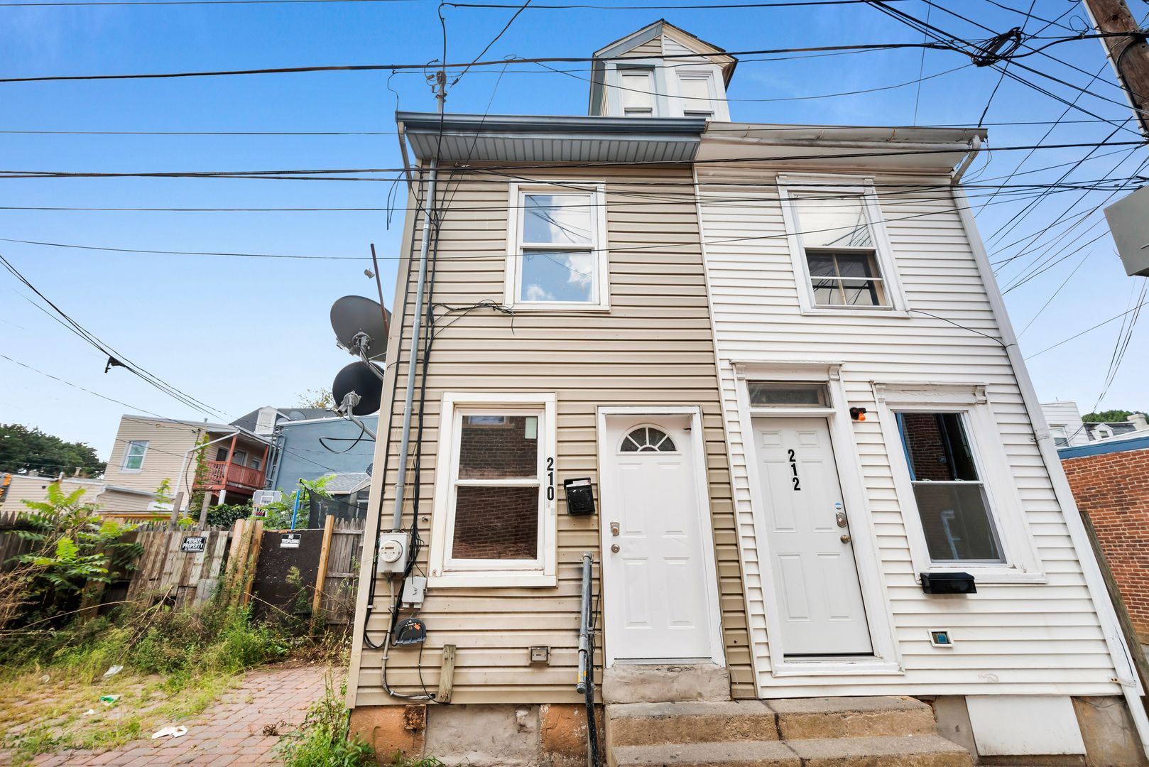 Allentown House: 210 1/2 Peach Street