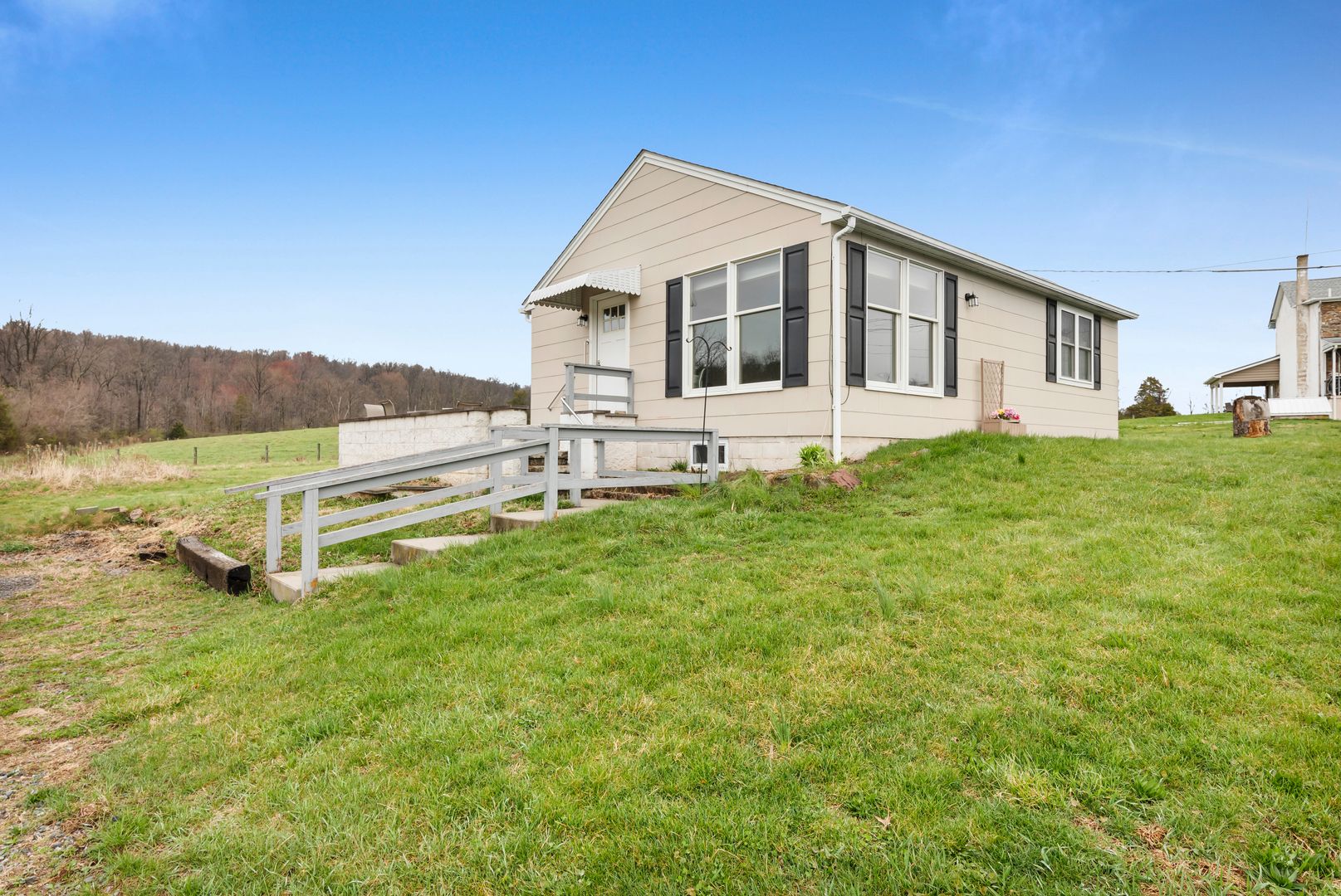 East Greenville House: 2284 Warner School Rd