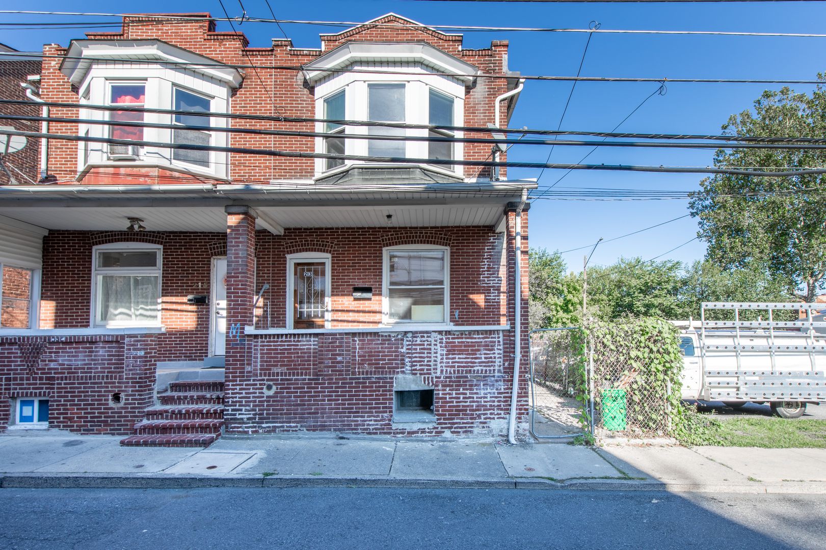 Allentown House: 213 N Railroad St