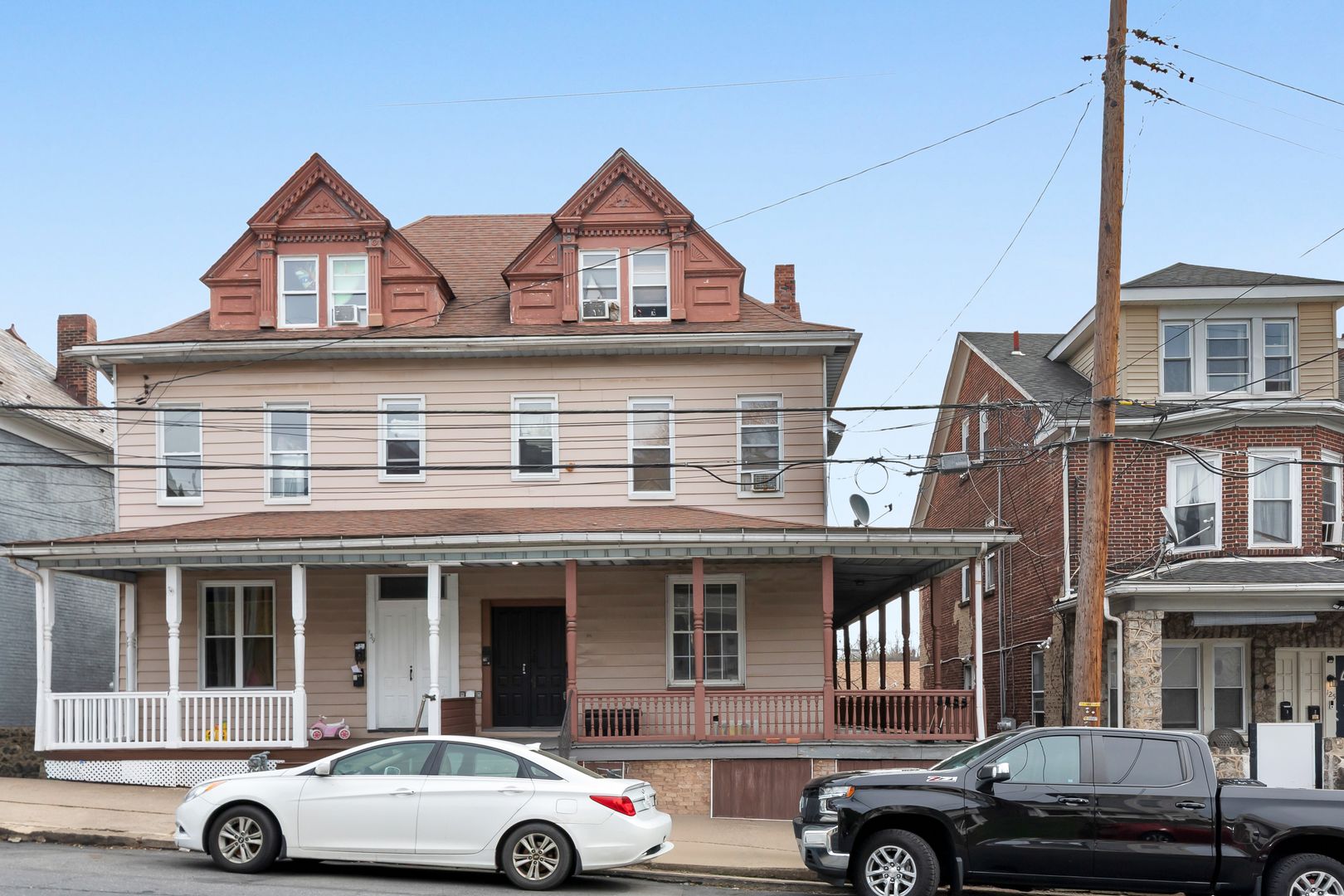 Easton Apartment: 137 N 7th St