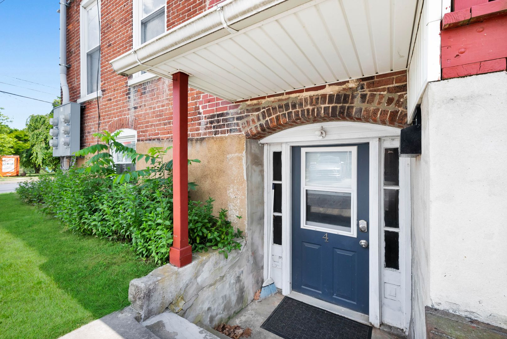 Topton Apartment: 14 S Haas St