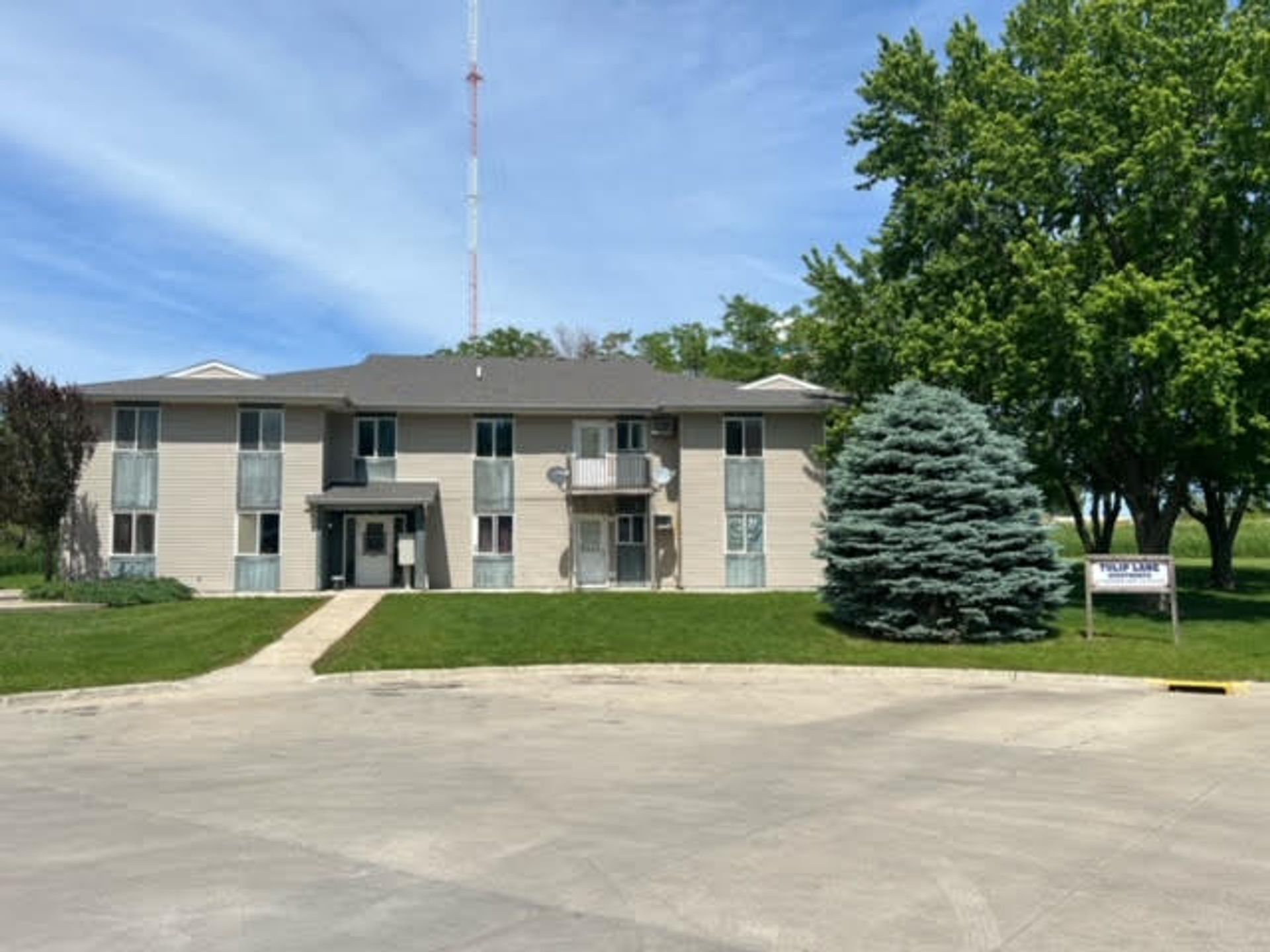 Storm Lake Apartment: 1717 Tulip Lane