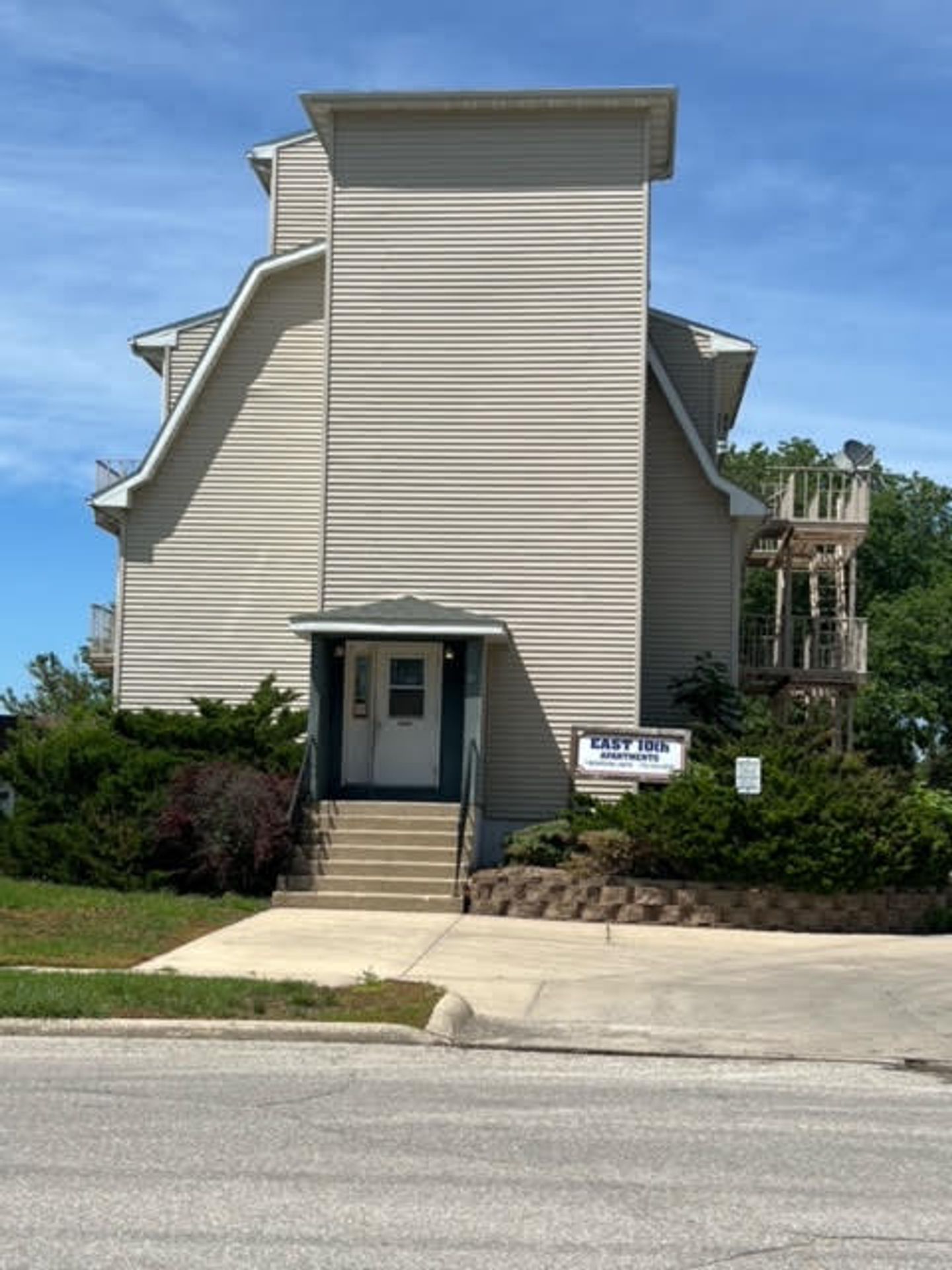 Storm Lake Apartment: 111 E 10th Street