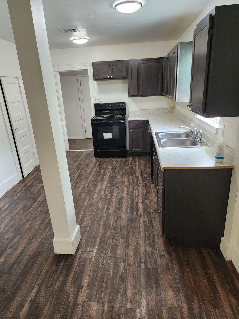 El Reno House: 811 W Pine St