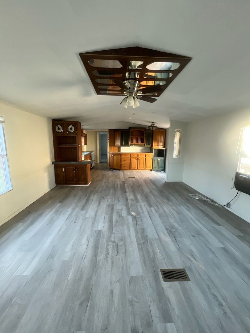 518 W Alabama – Spacious Manufactured Home