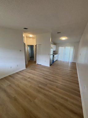Renovated 2 Bedroom in quiet community – photo 1