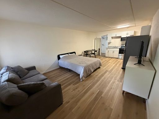 Driftwood Apartments — The Shoreline (Studio) 422 sq ft · Studio · 1 Bath $1,095/mo + $150 utility fee – photo 1