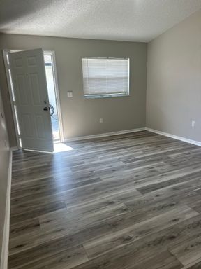 4609 Audrey Ln – photo 1