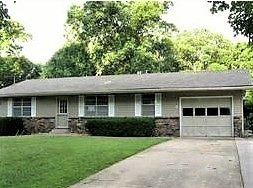 Bella Vista House: 2 Lancaster Dr.