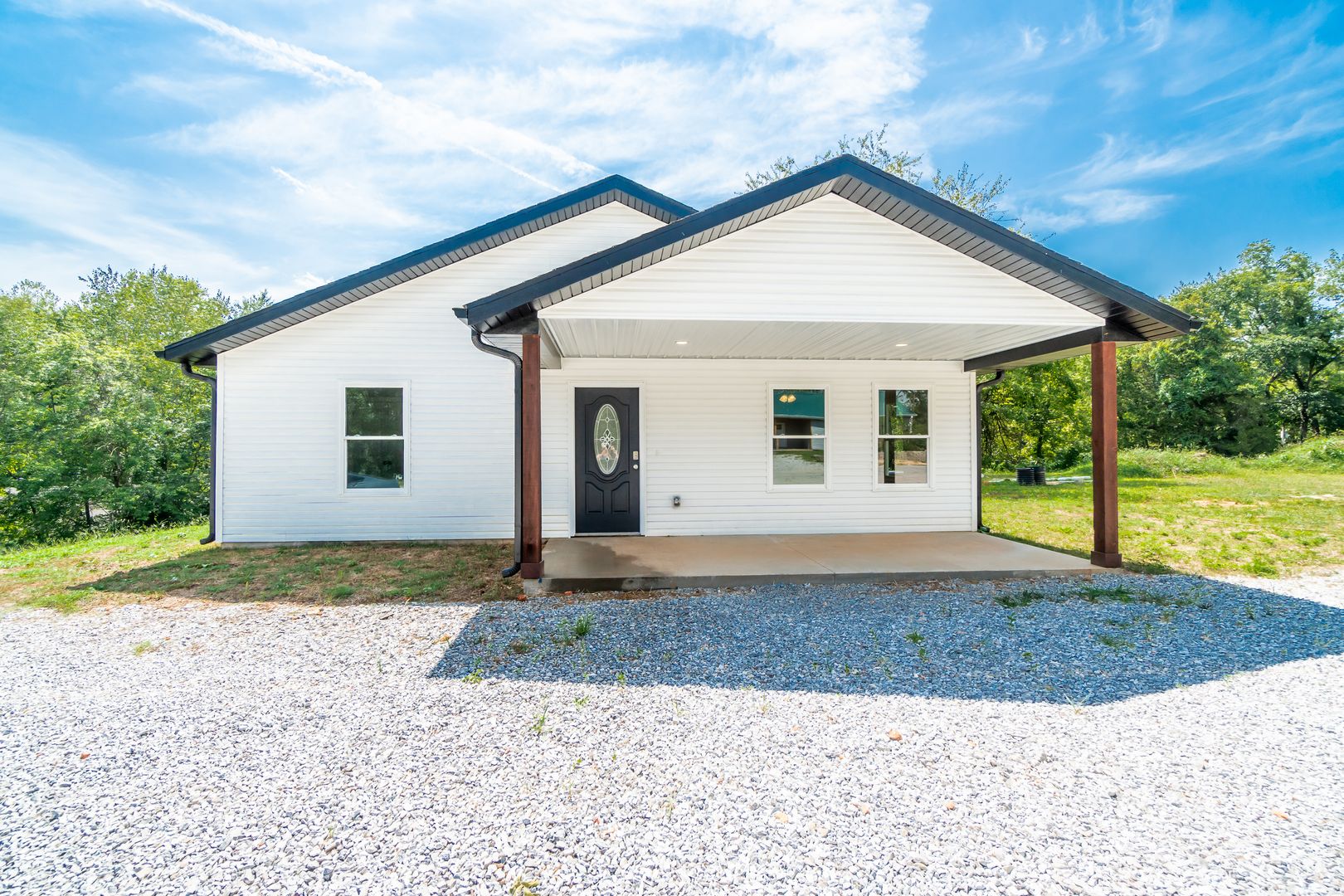 Pineville House: 807 Jesse James Rd