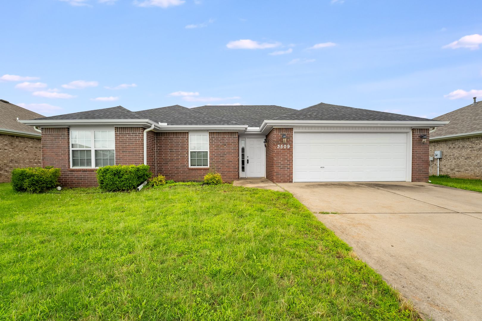 Bentonville House: 3509 SW Carriageway Ave