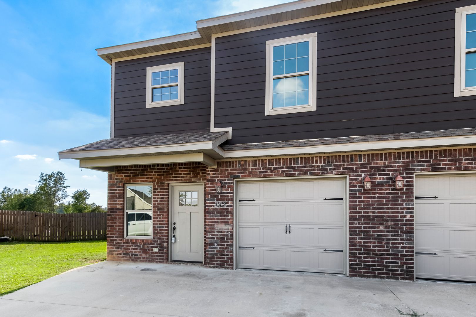 Gravette House: 844 Baker Street NW