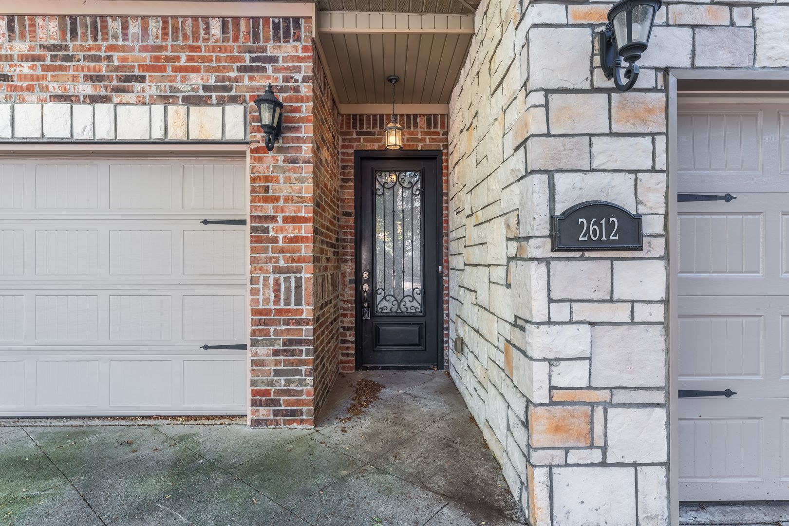 Rogers Townhome: 2612 Everest Ave