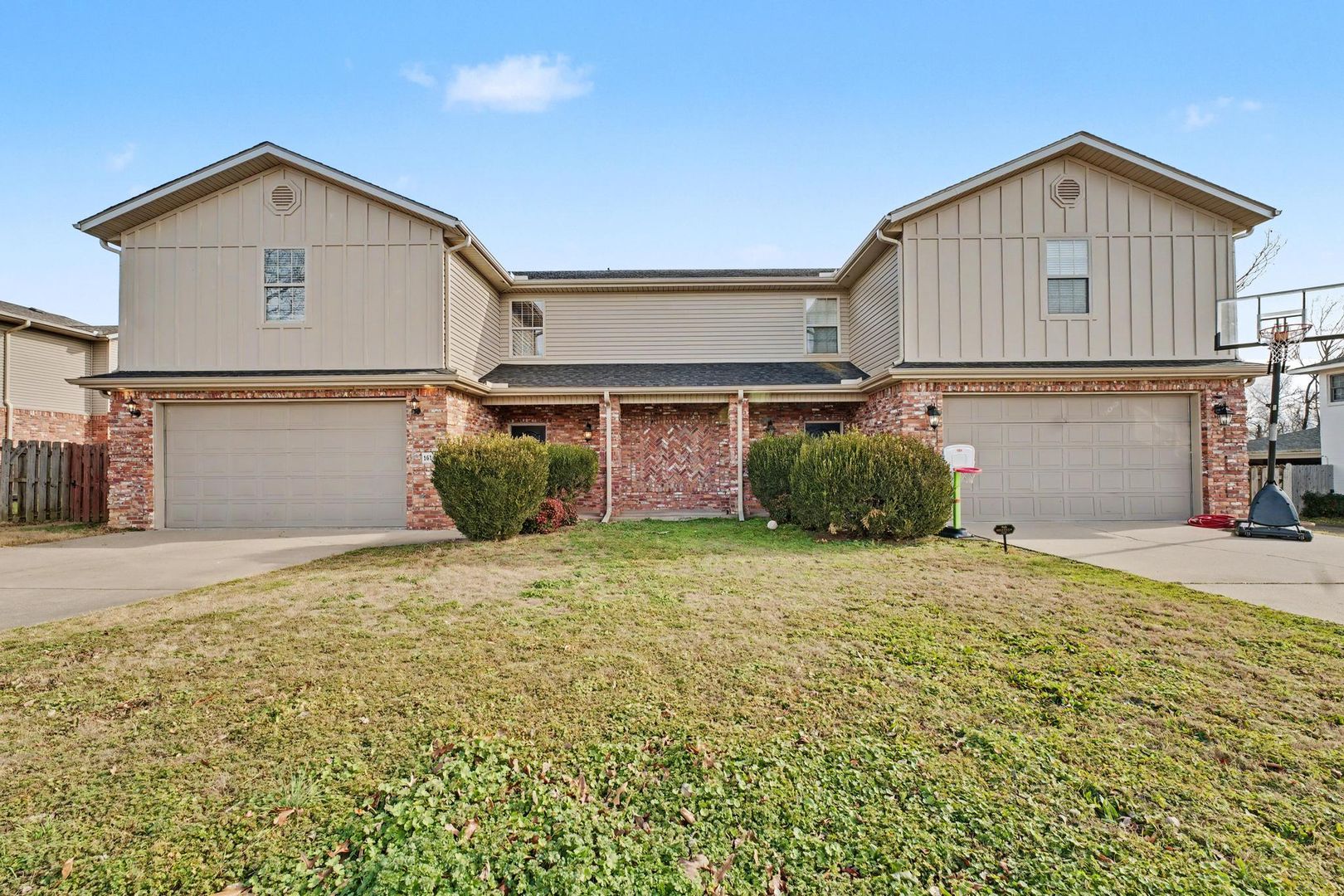 Bentonville House: 1610 Oakwood Ave