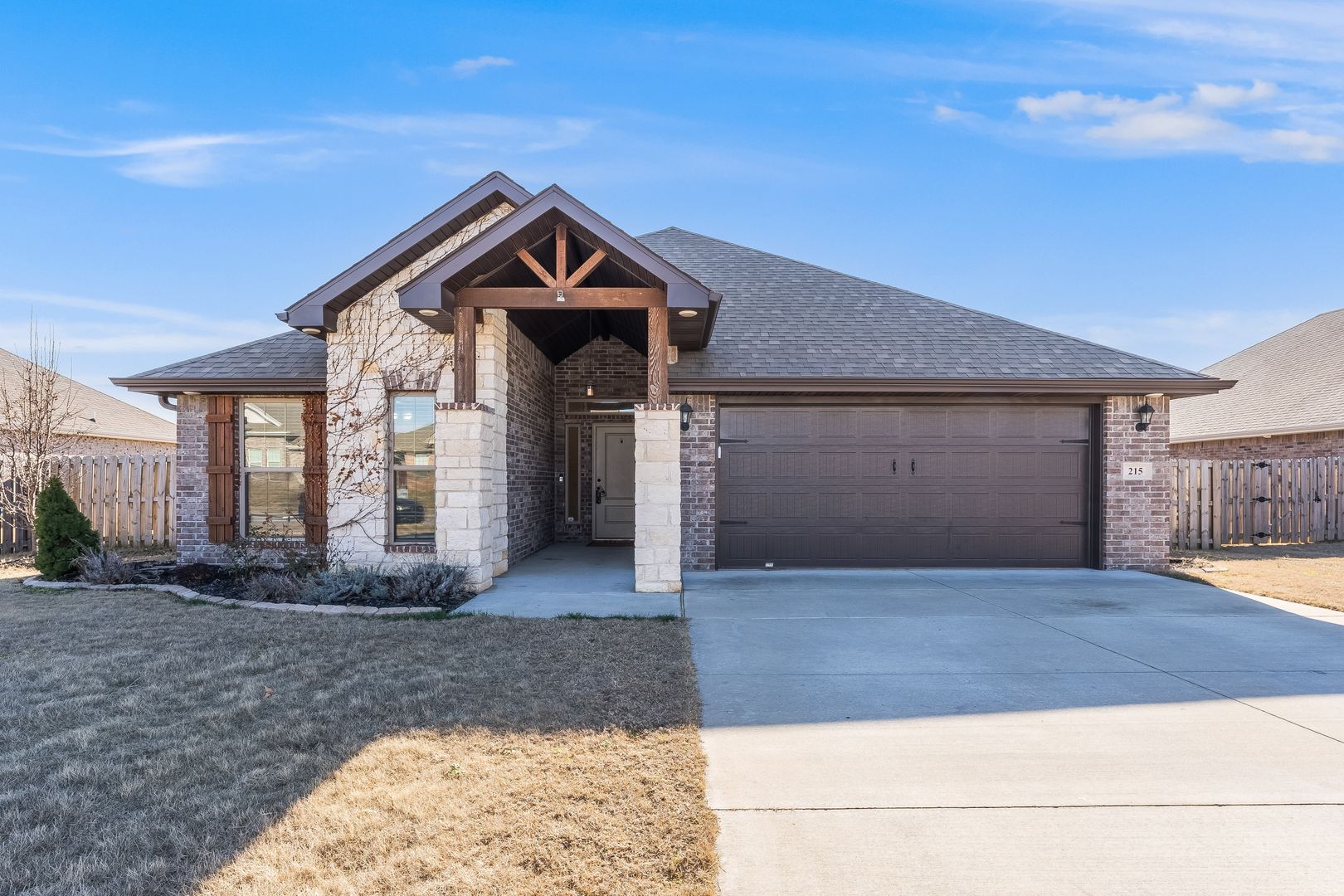 Pea Ridge House: 215 Hunt Street