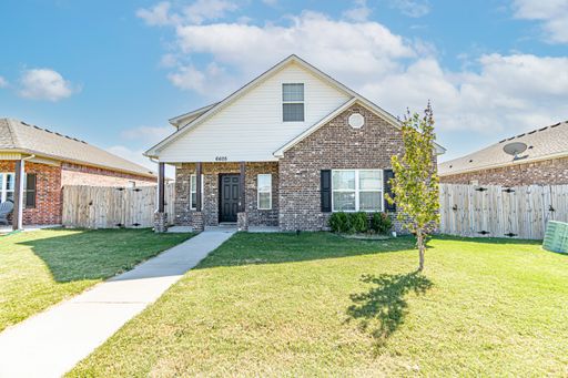 Welcome to this stunning 3-bedroom, 3-bathroom home located in the heart of Bentonville – photo 1
