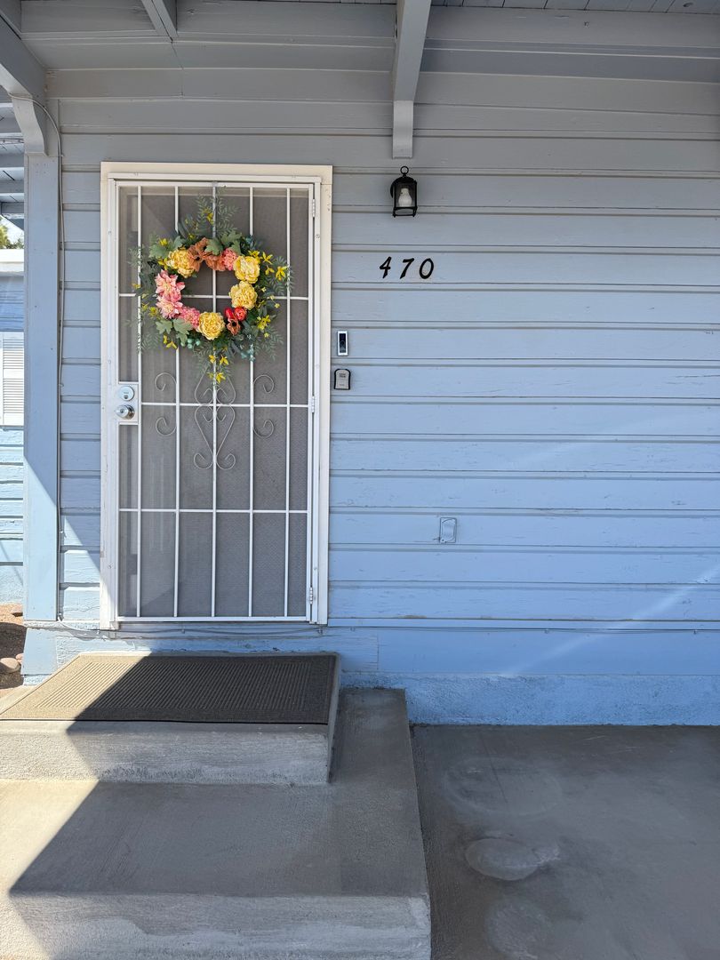 Henderson House: 470 Hunter Dr