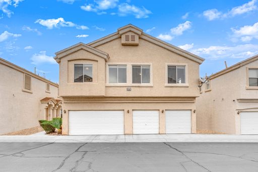 Charming 2 bedroom 2 bathroom townhome – photo 1