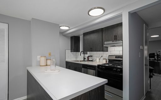 1 Bedroom Garden Apartment In Unit Washer/Dryer – photo 1