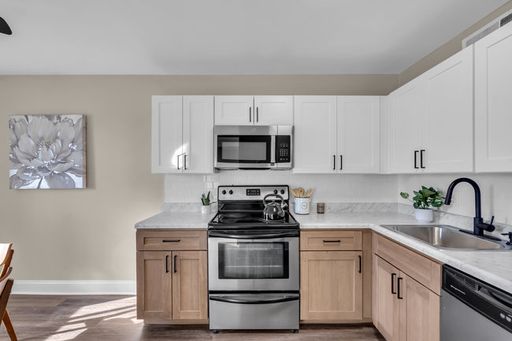 900 Sq. Ft Washer/Dryer Premium 1 Bedroom with Patio