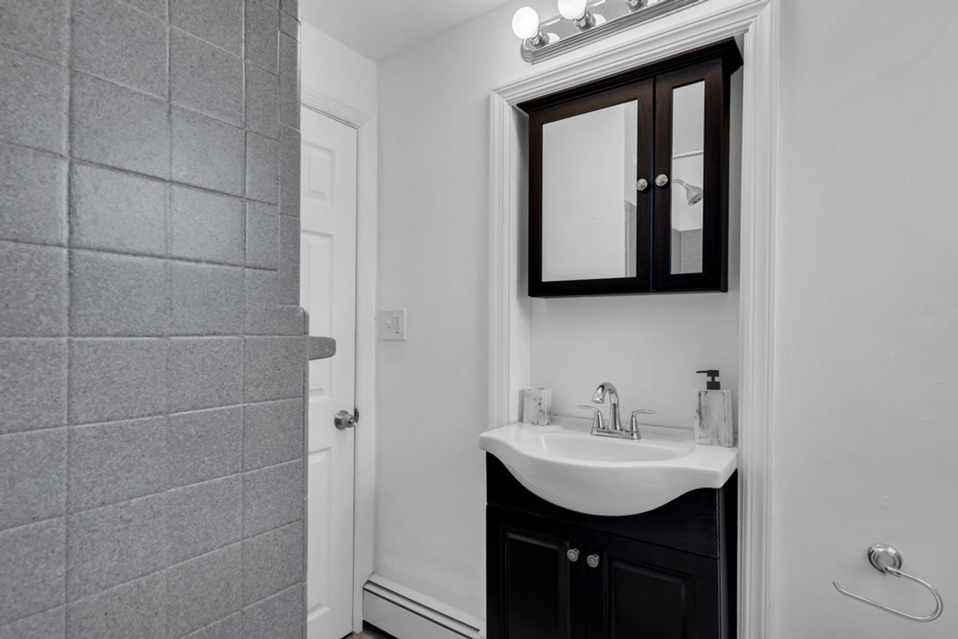 Wrightstown Apartment: 1 Martha Avenue