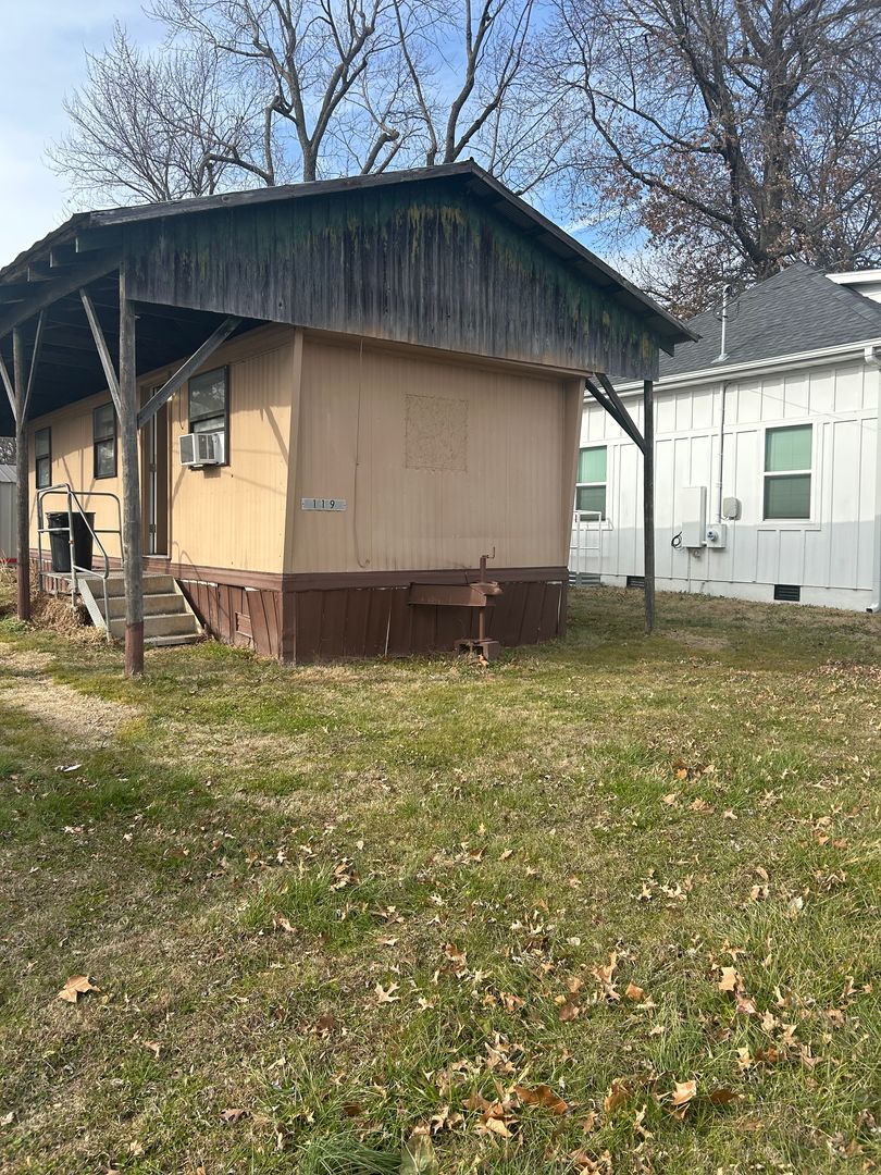 Lincoln House: 119 North Starr Avenue