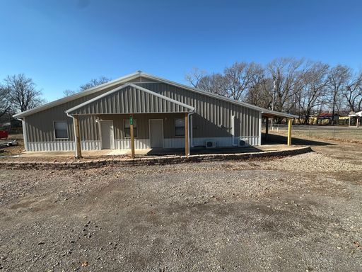 2 bed 1 bath apartment -utilities included in rent
