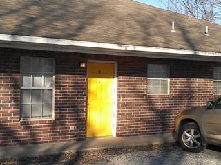 Lincoln Apartment: 407 East Rodgers