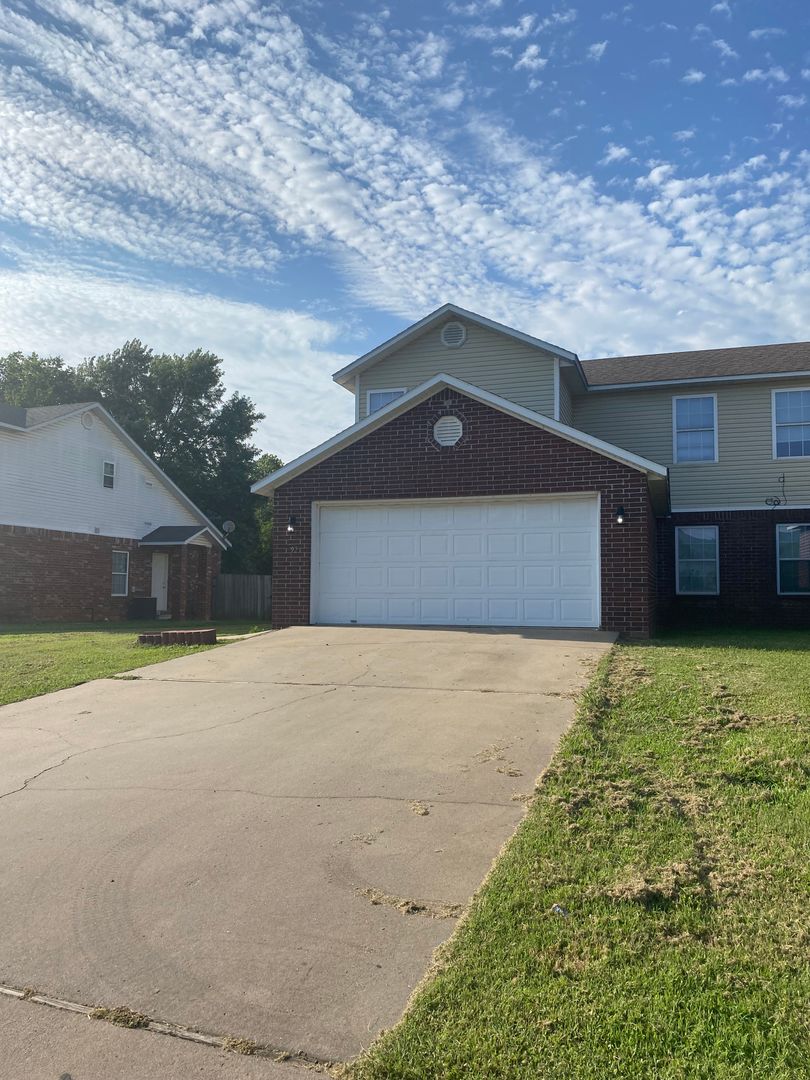 Farmington Apartment: 90-92 West Rainsong