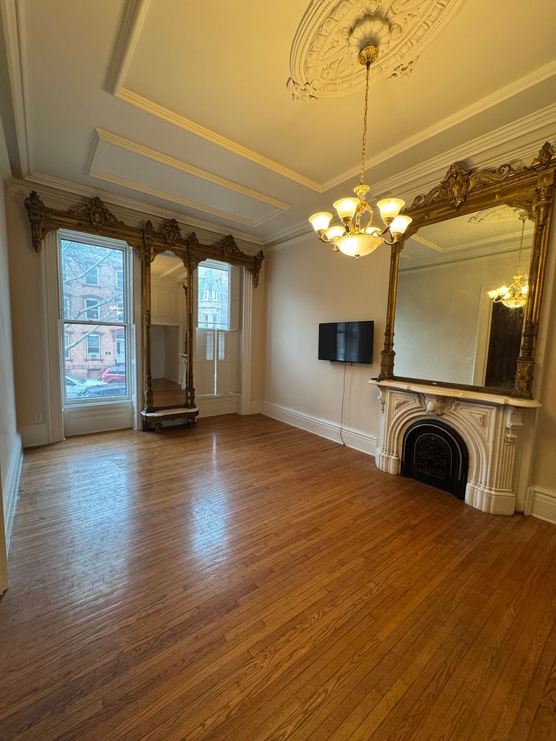 Albany Apartment: 290 State Street